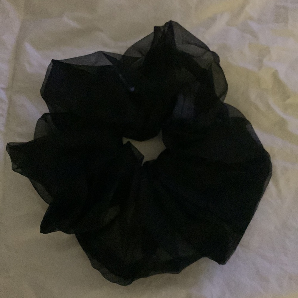 Oversize organza scrunchie - Picture 2 of 3